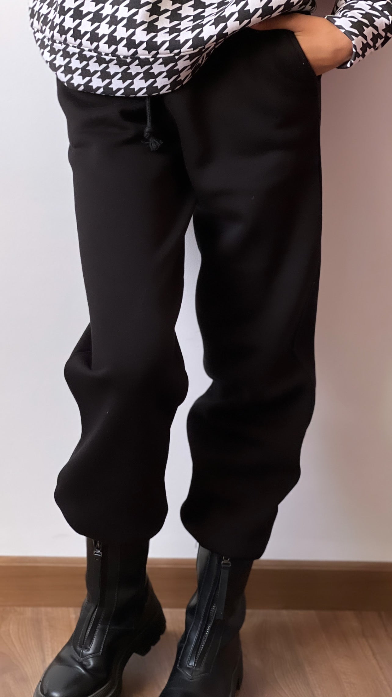 Split Color Set In Black
