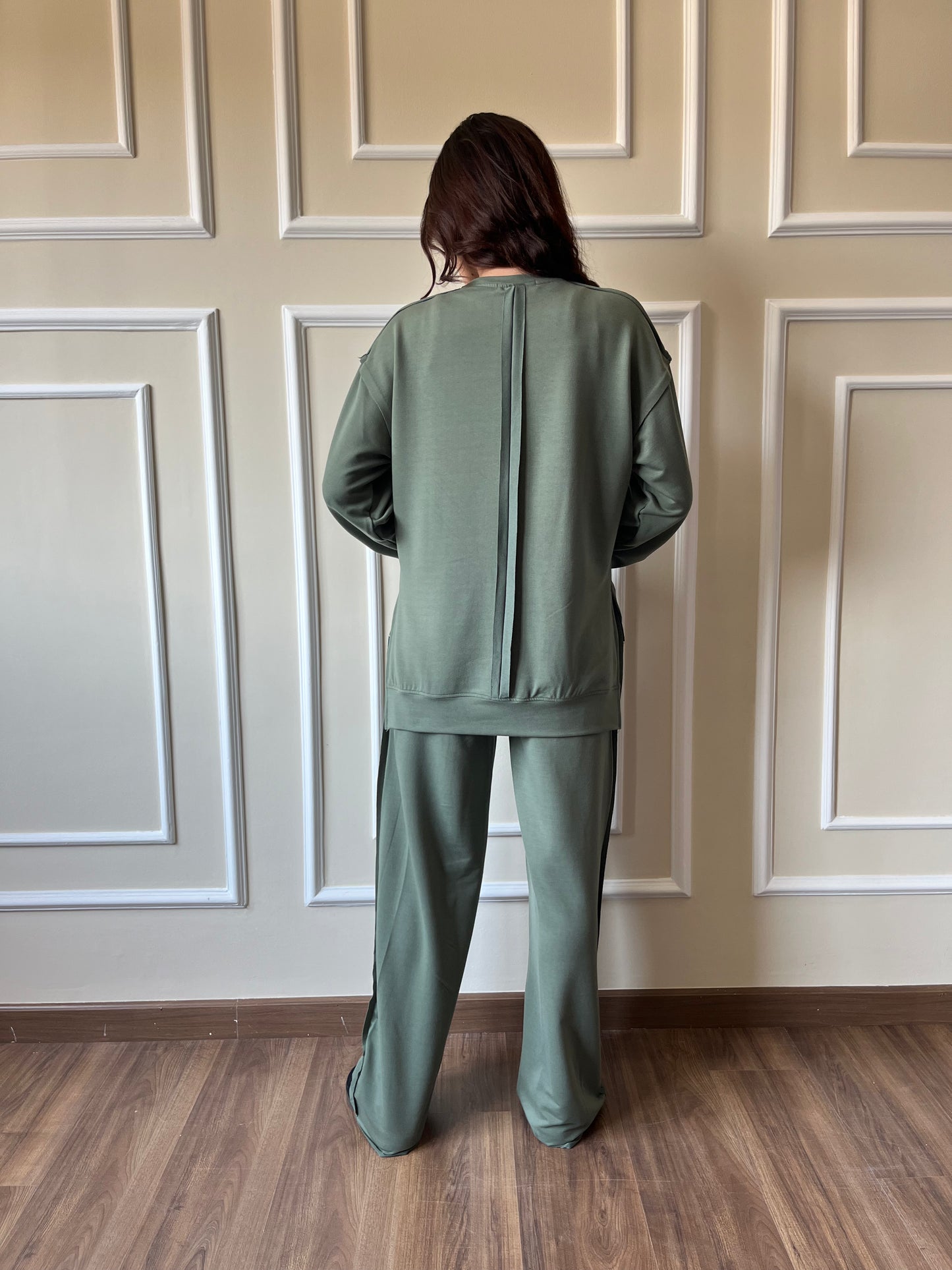 Raw Edge Sweetshirt Set In Olive