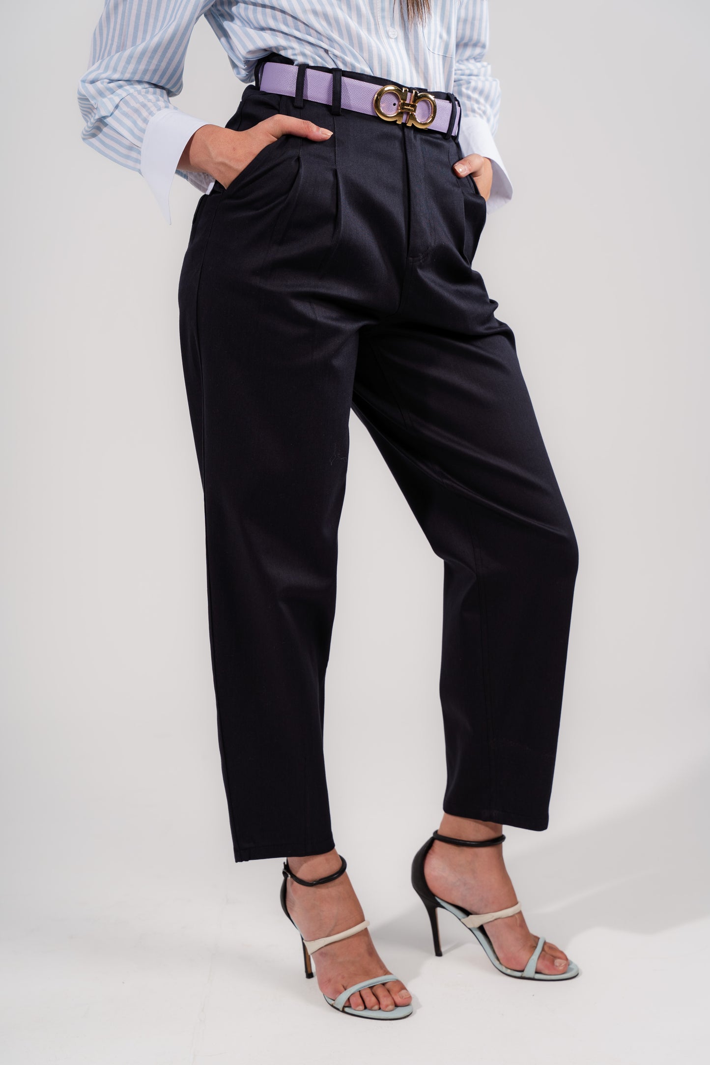Mom Fit Trousers In Black