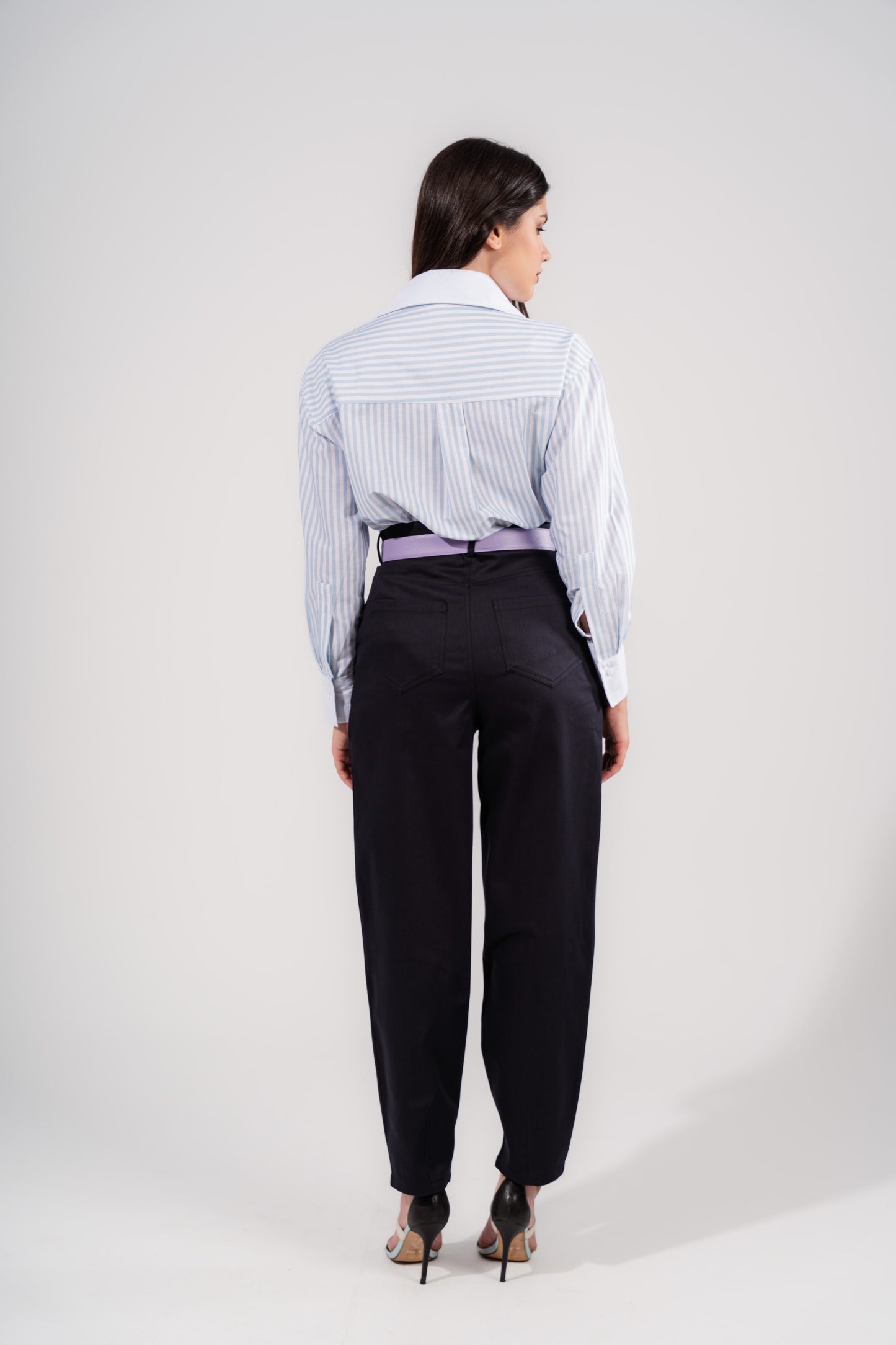 Mom Fit Trousers In Black
