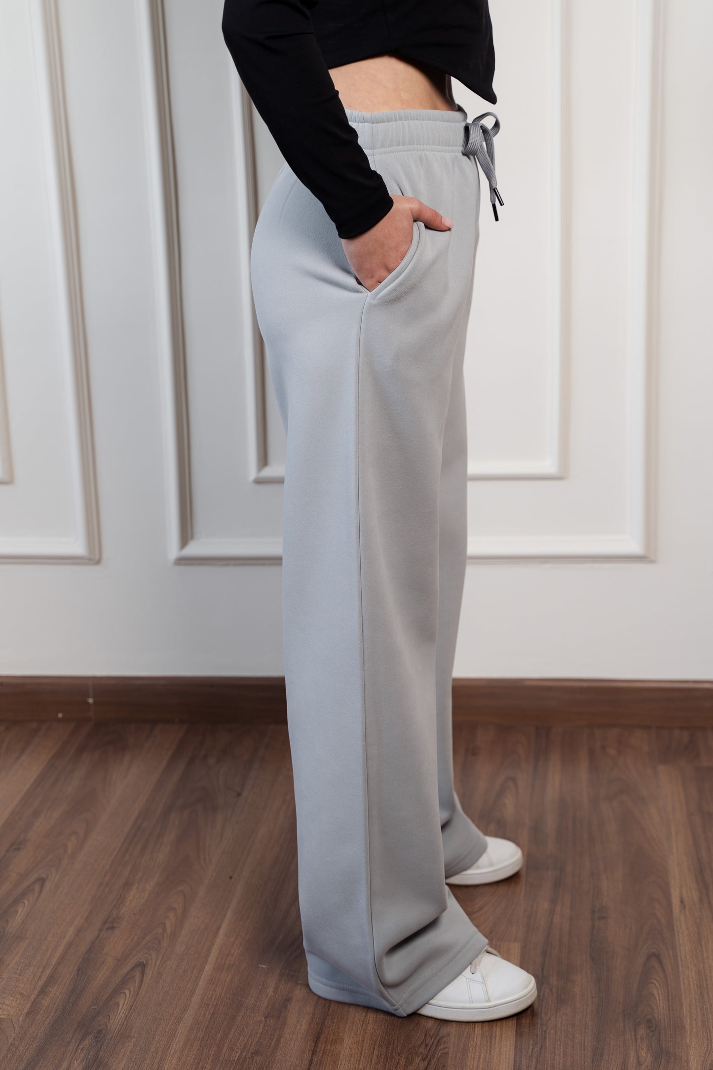 L-I- Wide-Leg Sweatpants in Fleece | Gray
