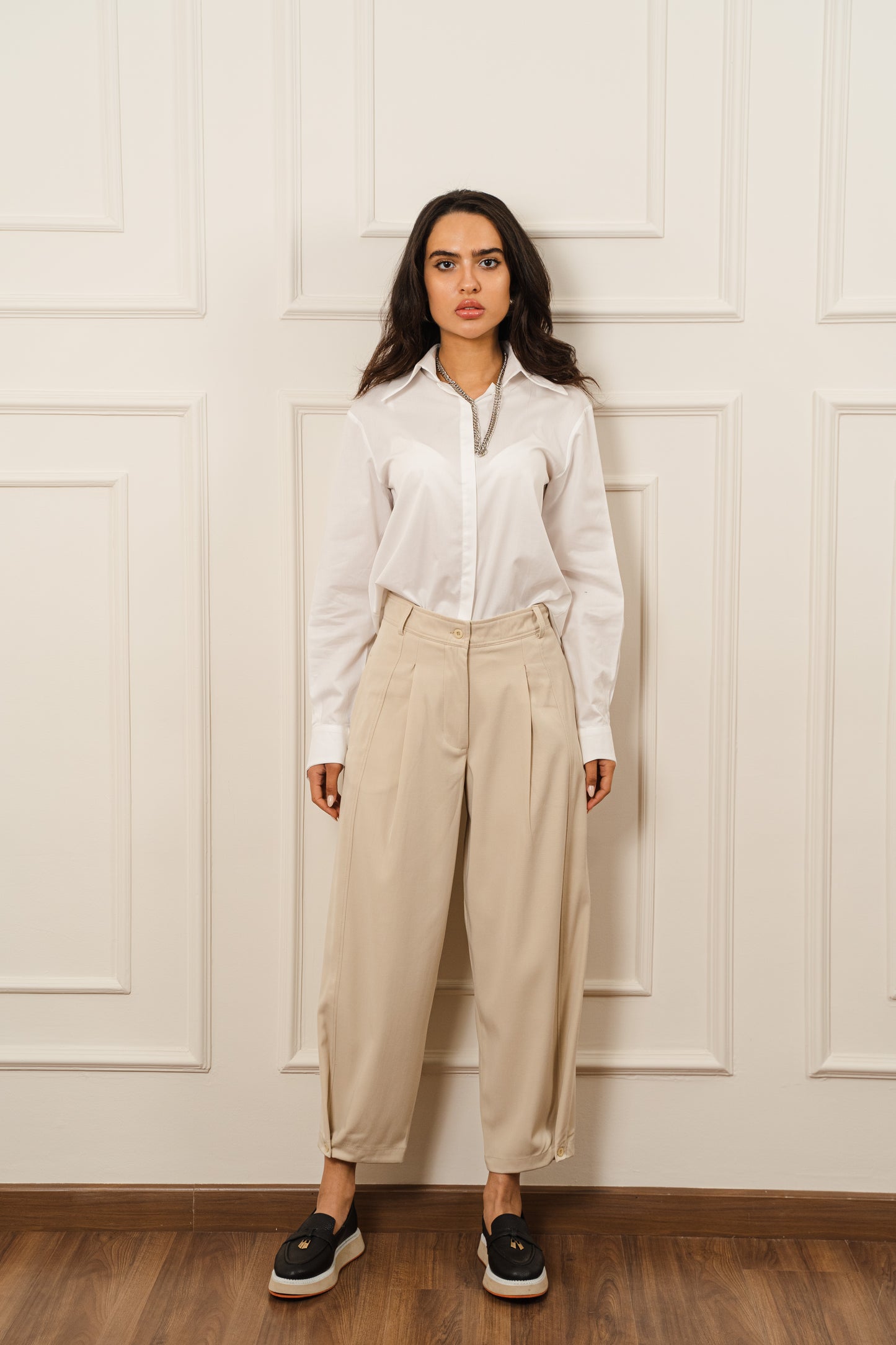 Carrot Cut Trousers In Beige