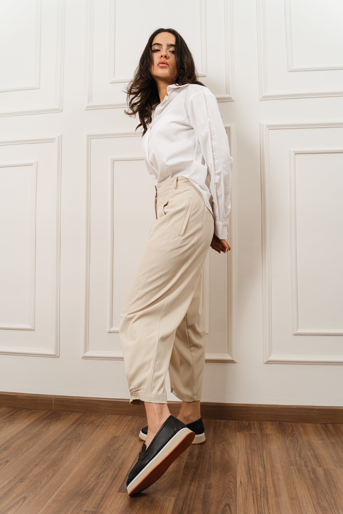 Carrot Cut Trousers In Beige