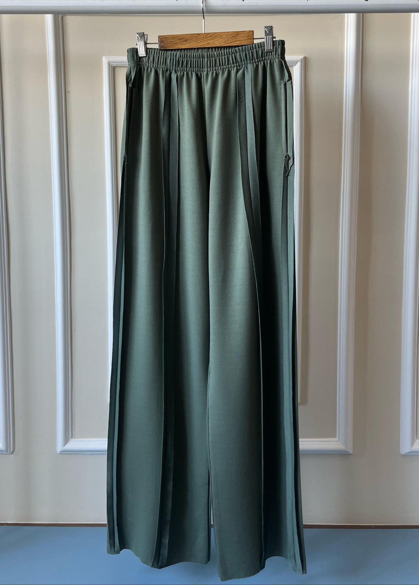 Raw Edge wideleg Pants In Olive